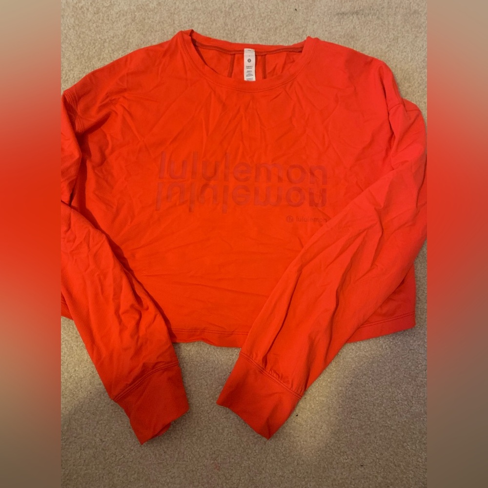 Lululemon Red cropped long sleeve size 4 NWOT